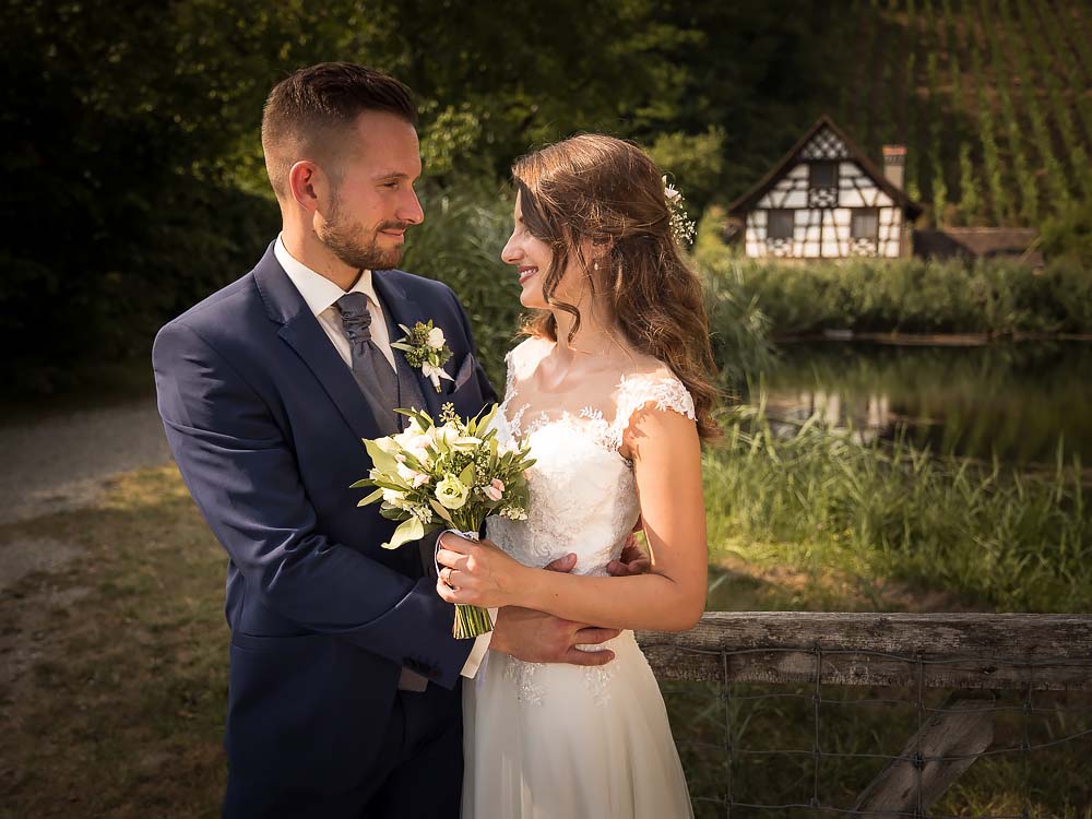 Hochzeitsfoto eines Brautpaares in der Kartause Ittingen - Hochzeitsfotograf: Christian Meier